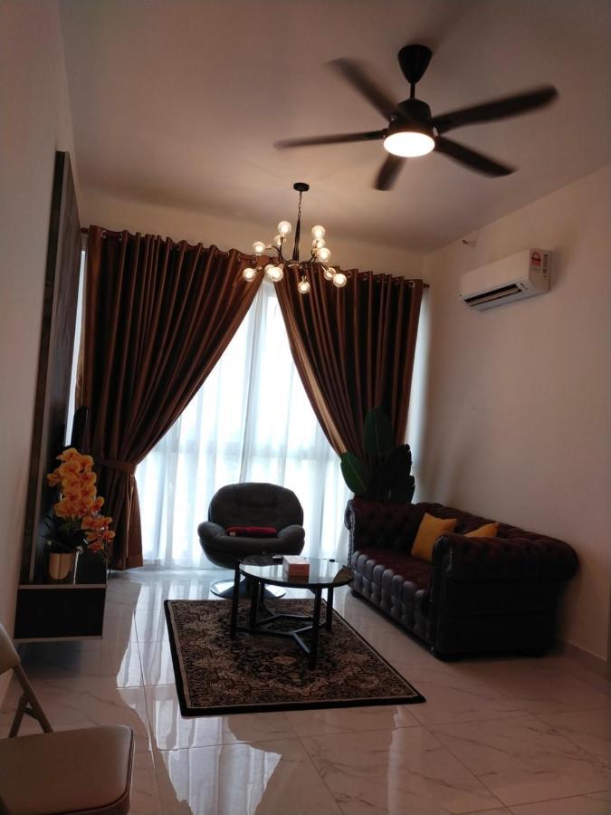 Cmk Troika Apartmen Kota Bharu Extérieur photo