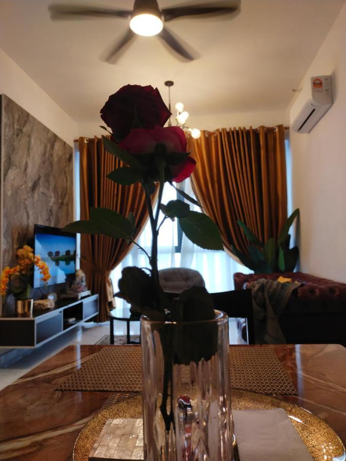 Cmk Troika Apartmen Kota Bharu Extérieur photo